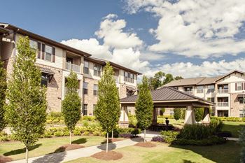 Legacy at walton lakes courtyard